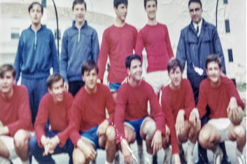 De Pie: Francisco Rico, Rafa López león, Jose Mª, Barreda, Hernán, D. Gregorio Larrea

De cuclillas: Roberto Alonso, Antonio Fonseca, Ricardo Martínez, Luis Rodríguez, Velasco, Fernando Martínez